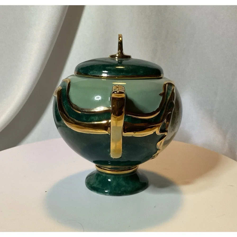 Ardleigh Elliott 1999 Pao Chai Beauties of the Red Mansion Porcelain Music Box
